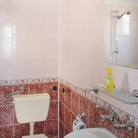 בית נופש Six-bedroom Holiday In